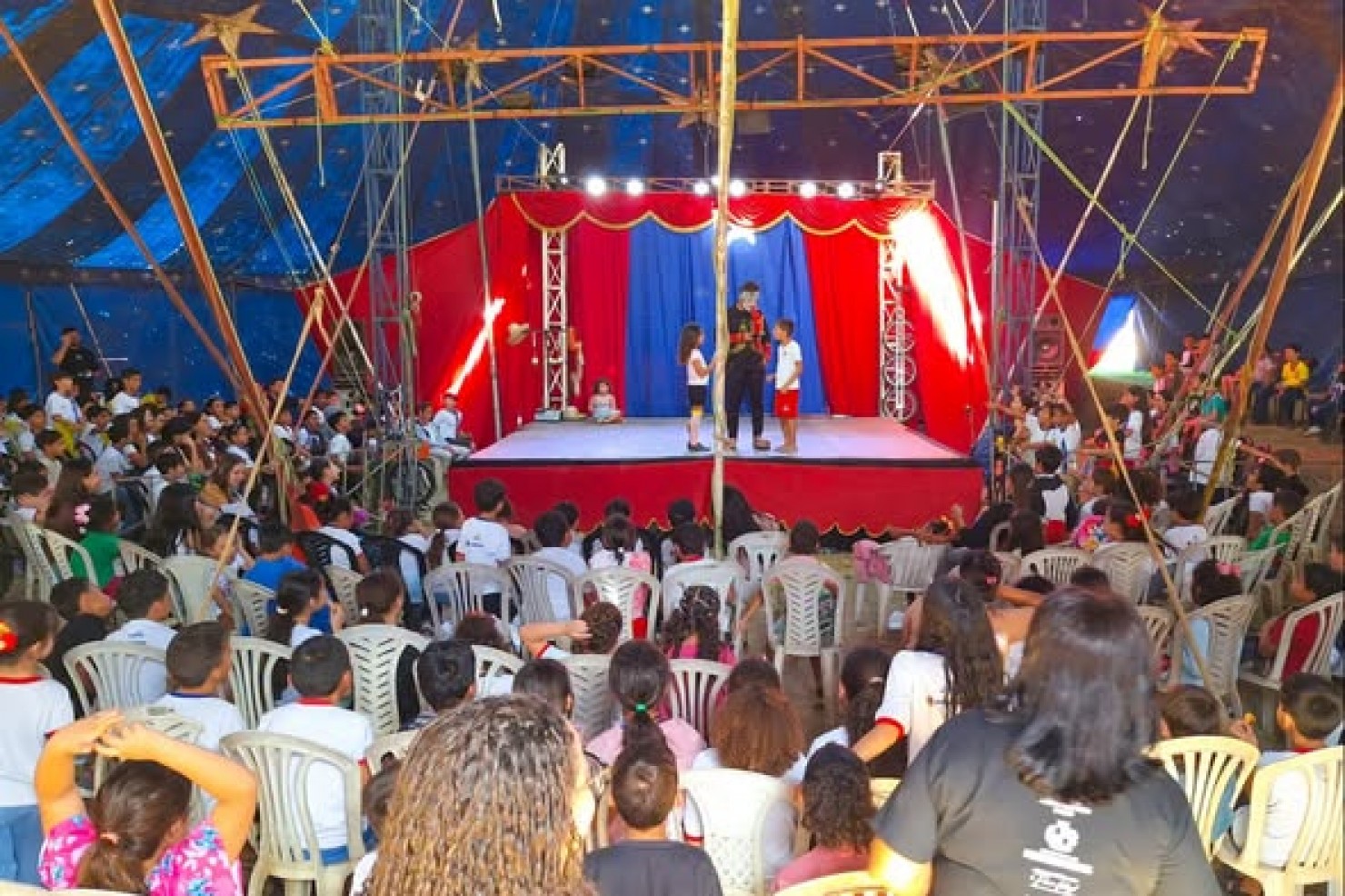 Primeiros dias do espetáculo circense para os alunos da Rede Municipal.